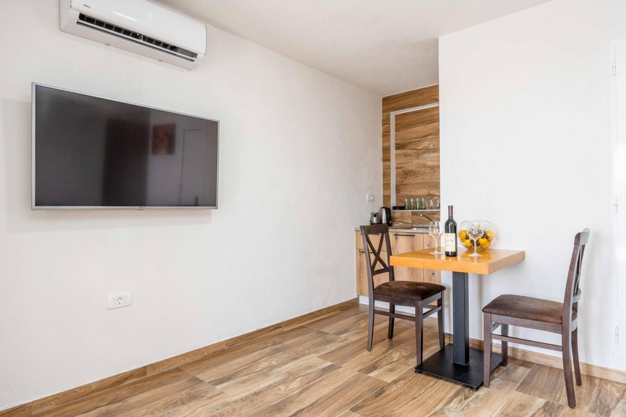 Sumice Inn Petrovac ภายนอก รูปภาพ