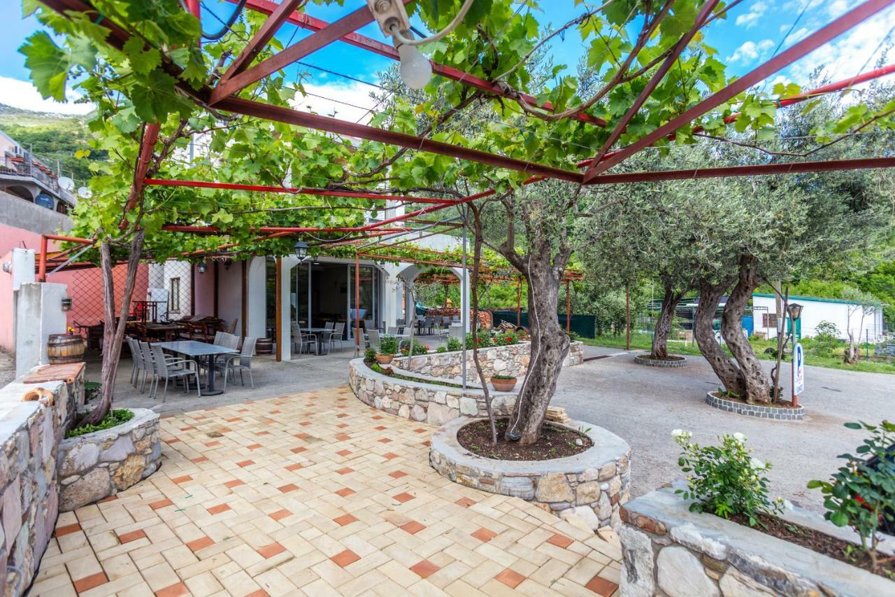 Sumice Inn Petrovac ภายนอก รูปภาพ